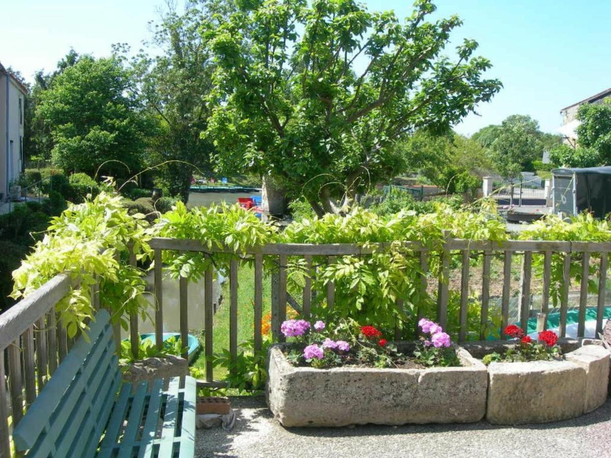 Вилла Gite Charmant Au Bord De L'Eau Avec Canoes, Terrasse Et Jardin A Damvix, Au Coeur Du Marais Poitevin. - Fr-1-426-354 Экстерьер фото