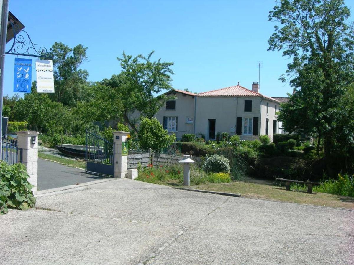 Вилла Gite Charmant Au Bord De L'Eau Avec Canoes, Terrasse Et Jardin A Damvix, Au Coeur Du Marais Poitevin. - Fr-1-426-354 Экстерьер фото