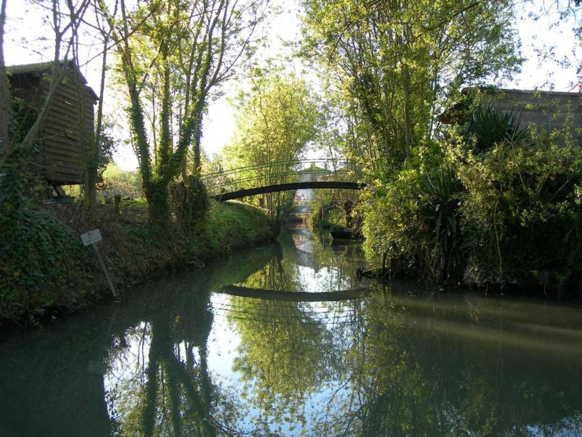 Вилла Gite Charmant Au Bord De L'Eau Avec Canoes, Terrasse Et Jardin A Damvix, Au Coeur Du Marais Poitevin. - Fr-1-426-354 Экстерьер фото