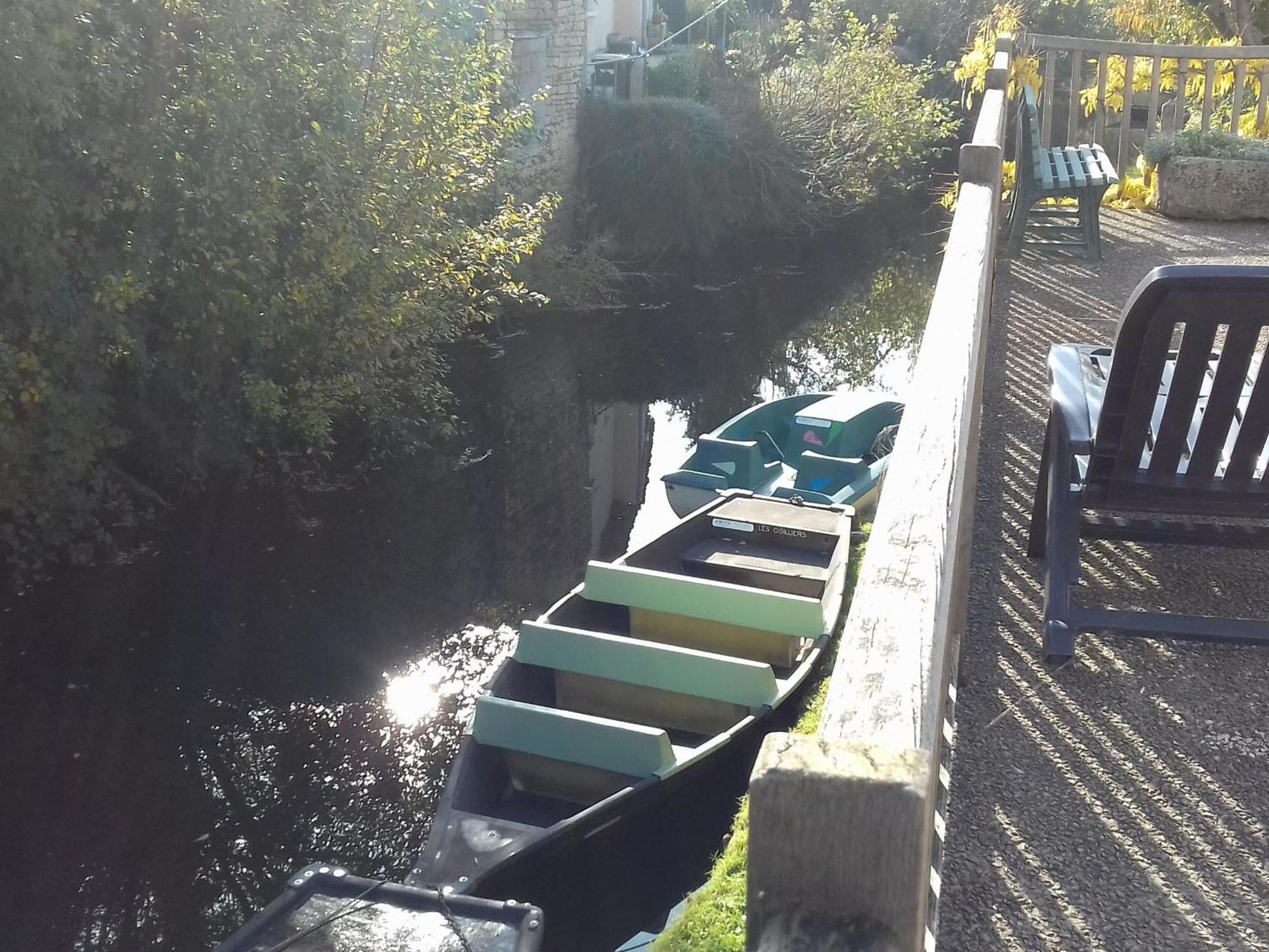 Вилла Gite Charmant Au Bord De L'Eau Avec Canoes, Terrasse Et Jardin A Damvix, Au Coeur Du Marais Poitevin. - Fr-1-426-354 Экстерьер фото